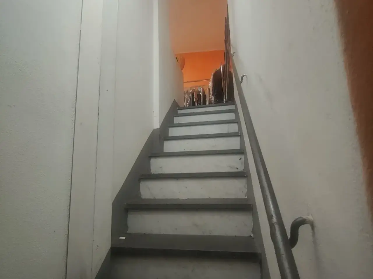 Palazzina commerciale in Via Sobborgo Spina, Sarzana, {3} - Foto 2