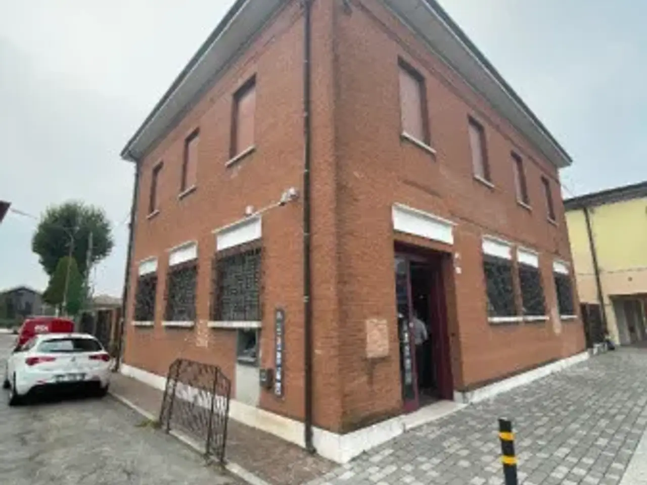 Negozio in Via Chiesa Sud 23 - Fraz., Novi Di Modena, {3} - Foto 1