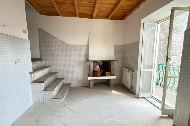 3-room flat in Via dell'Asilo 9, Fabrica di Roma - Photo 1