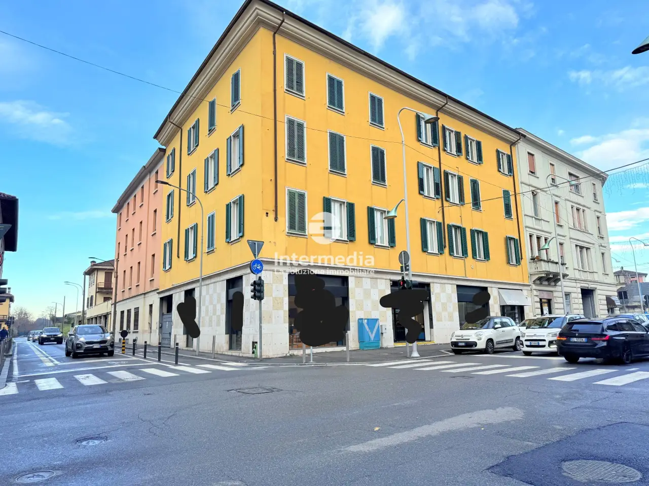 Palazzina commerciale in Via Cremona 16, Brescia, {3} - Foto 1
