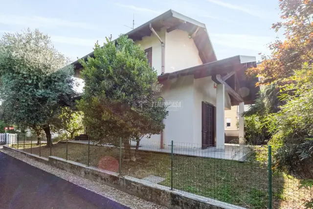 Villa in Via Udine, Gallarate - Foto 1