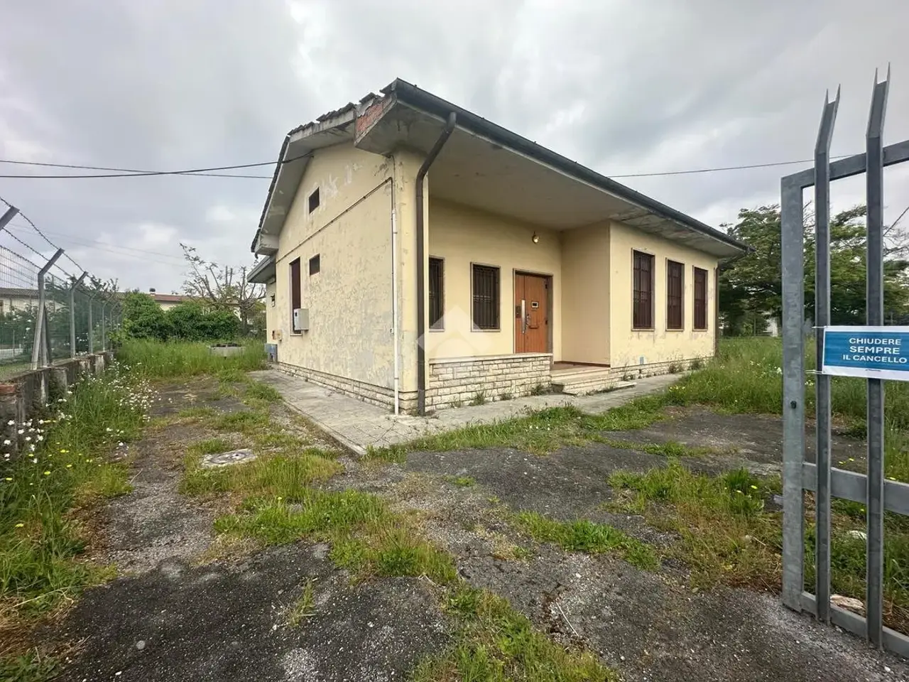 Magazzino in Via Ponte Strada 1, Capannori, {3} - Foto 1