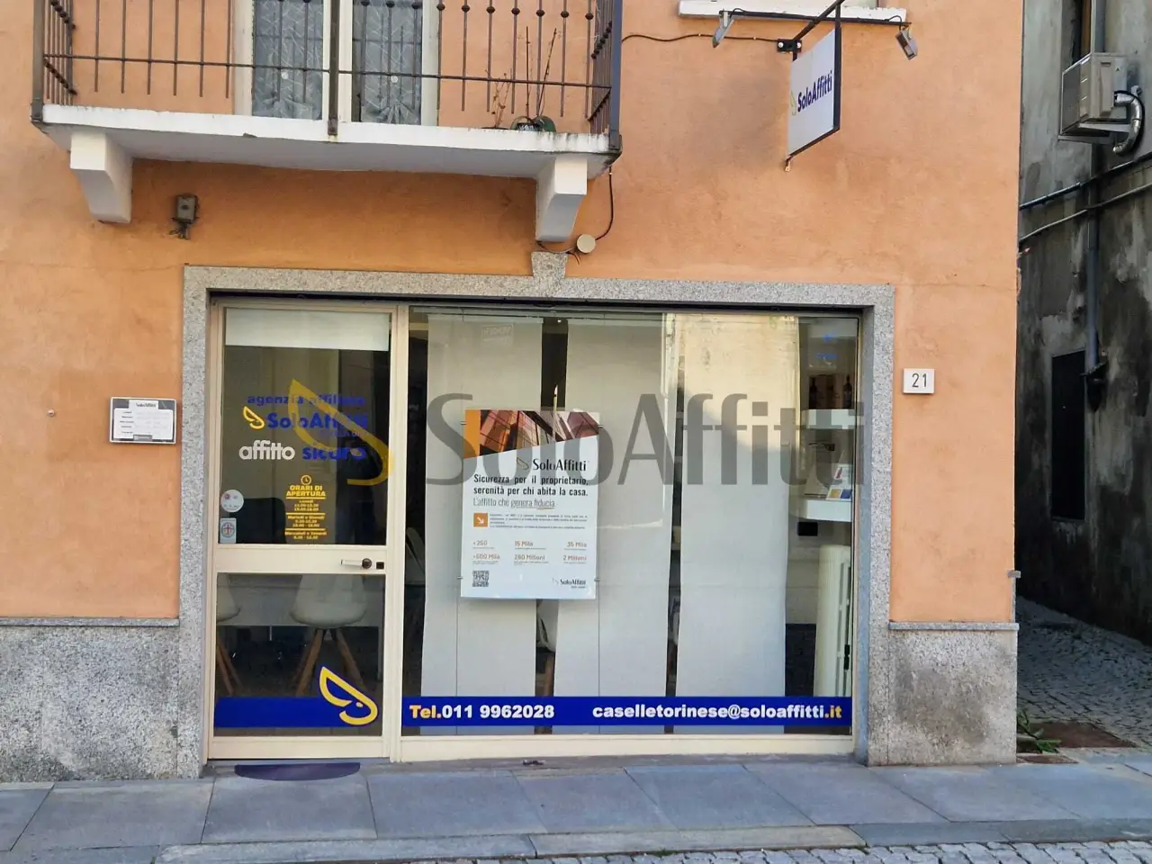 Negozio in Via Carlo Cravero 21, Caselle Torinese, {3} - Foto 1