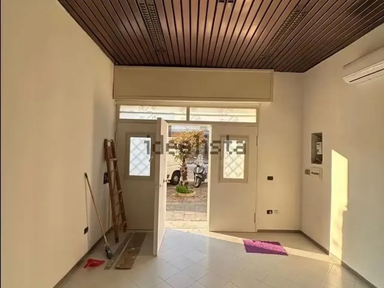 Negozio in Viale Ponte della Maddalena, Napoli, {3} - Foto 1