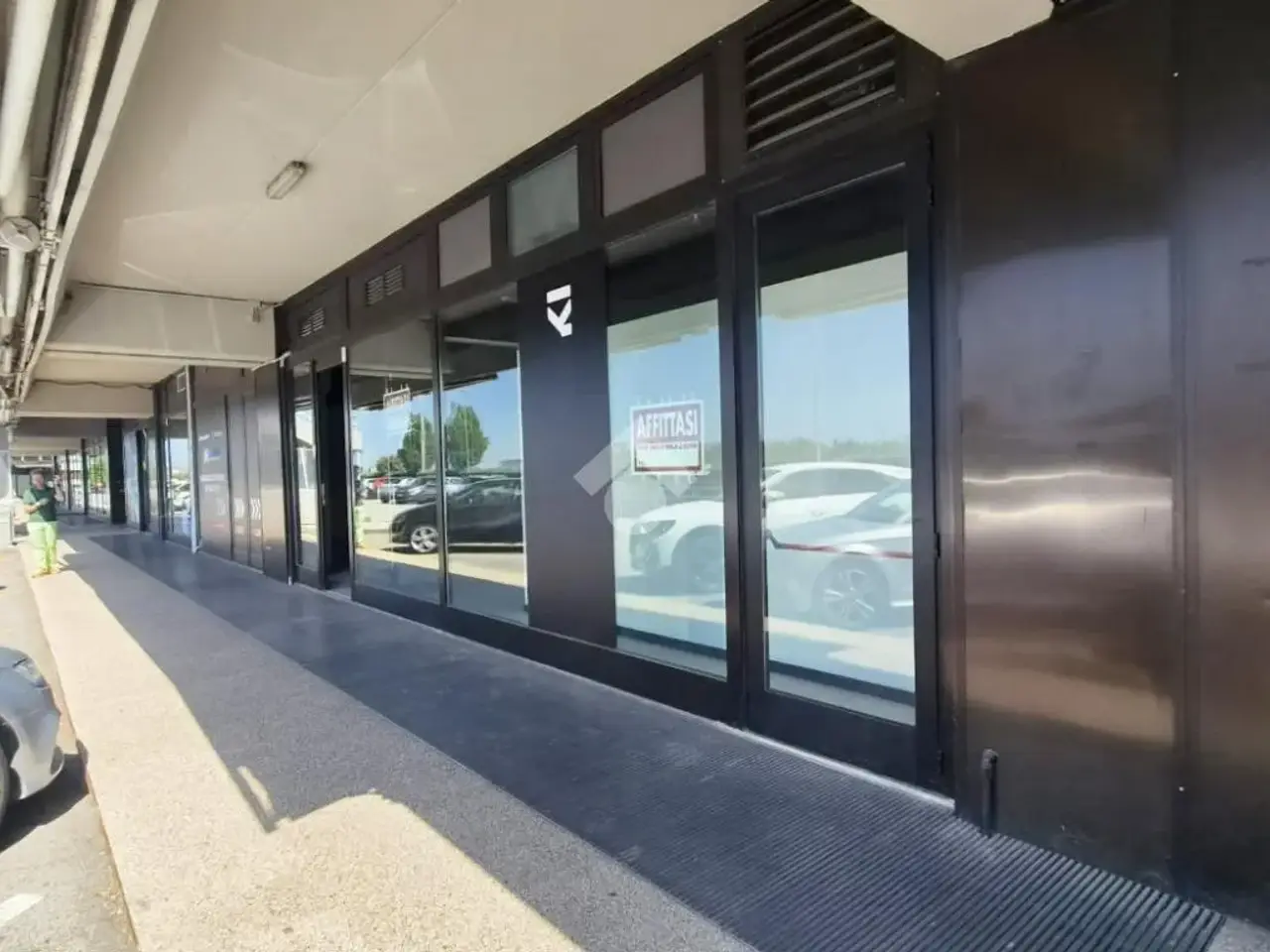 Negozio in Viale del Lavoro 41, San Martino Buon Albergo, {3} - Foto 1