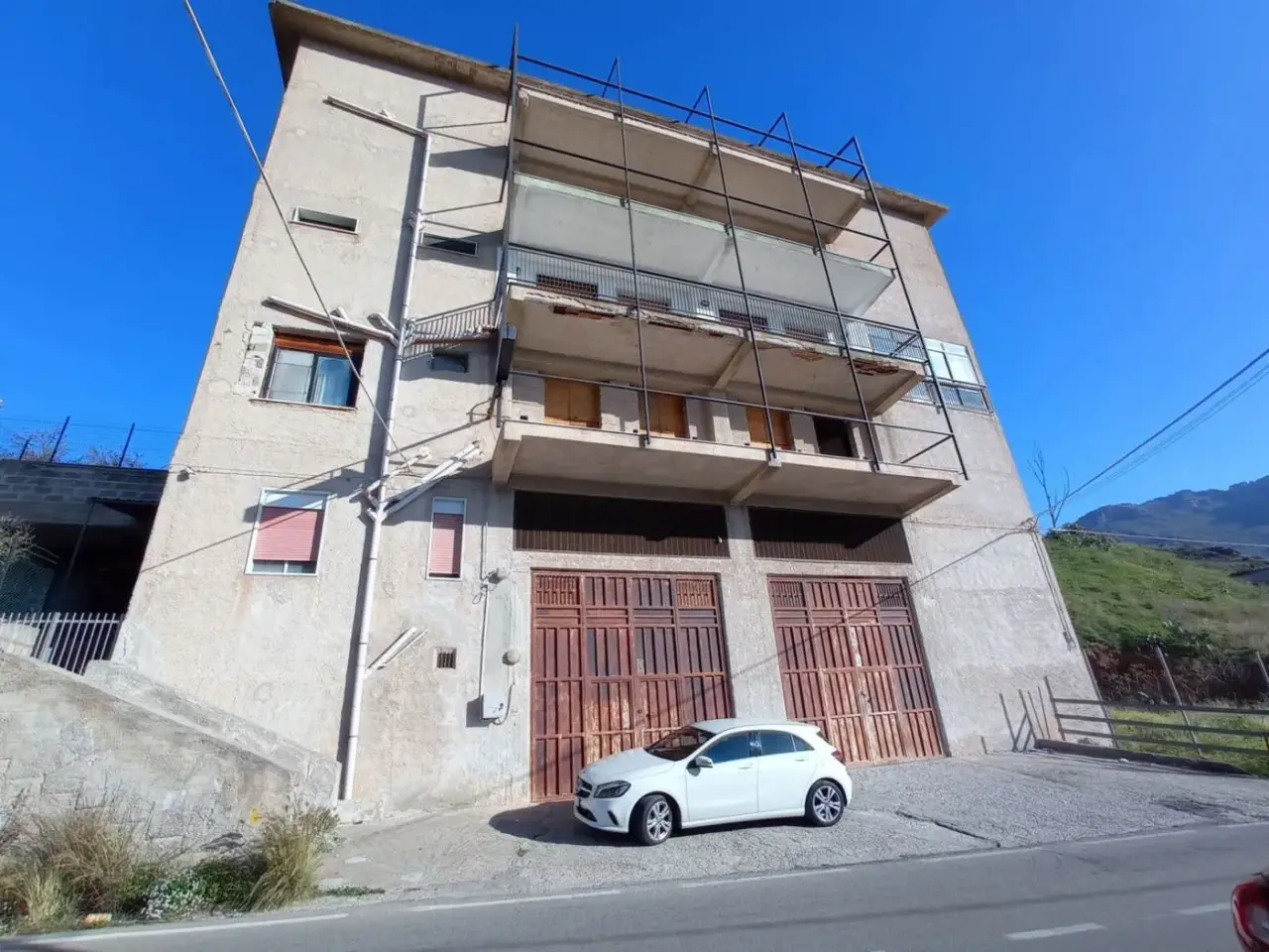 Palazzina commerciale in Via Piersanti Mattarella Snc, Belmonte Mezzagno, {3} - Foto 1