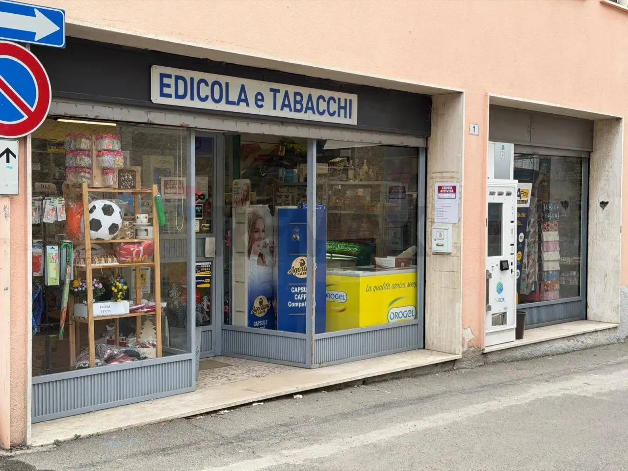 Esercizio commerciale in Via Alessandro Manzoni 1, Sumirago, {3} - Foto 1
