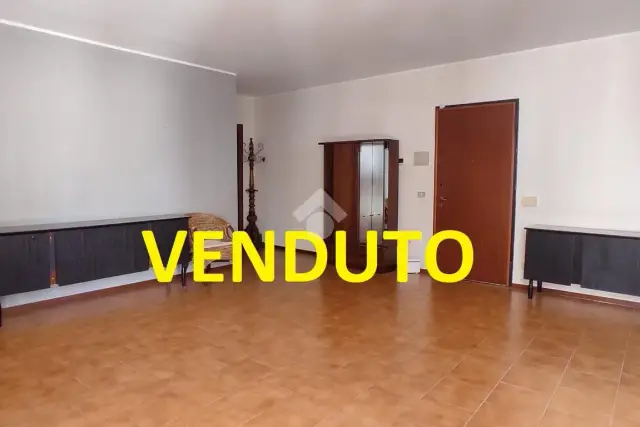 3-room flat in Via G. Oberdan 9, Lonate Pozzolo - Photo 1