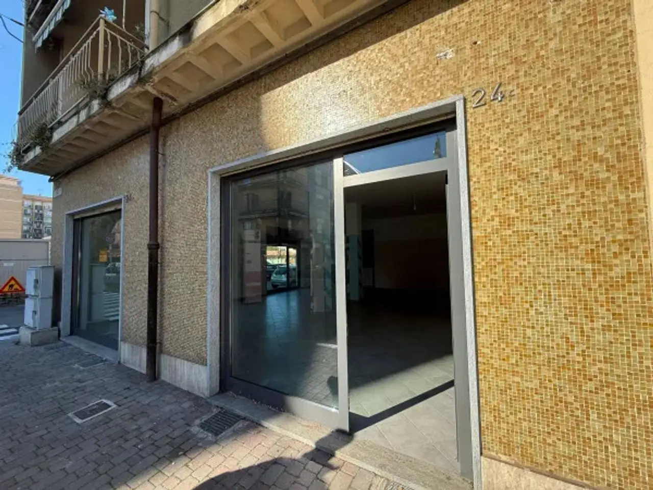 Negozio in Via Po 24, Chivasso, {3} - Foto 2