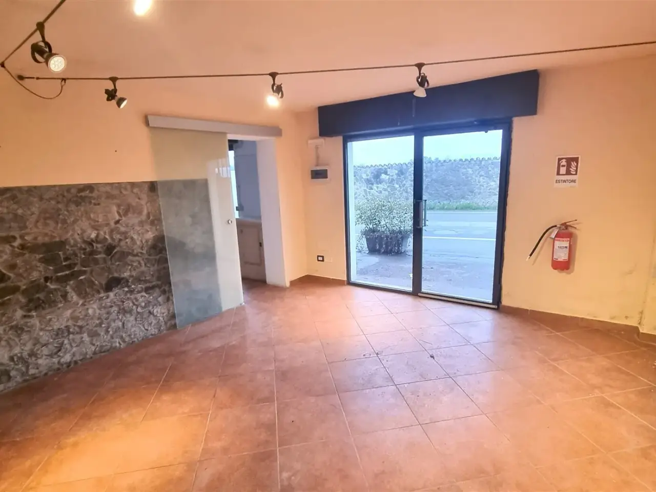 Negozio in Strada Cava in Vigatto 222, Parma, {3} - Foto 1
