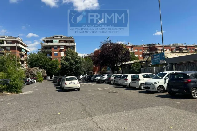 Autoparkplatz in Via Franco Sacchetti 130, Roma - Foto 1