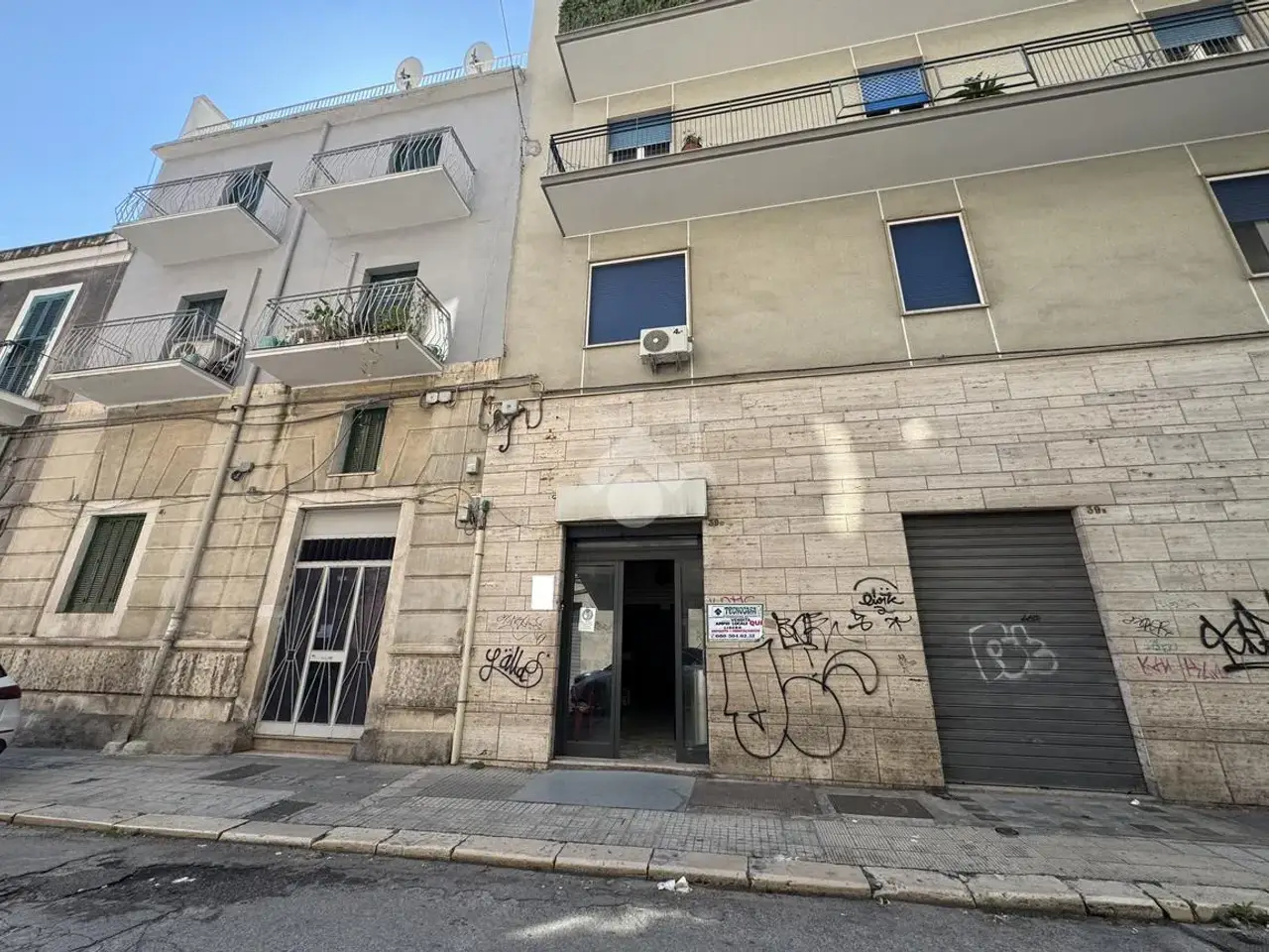 Magazzino in Via Enrico Toti 39, Bari, {3} - Foto 1