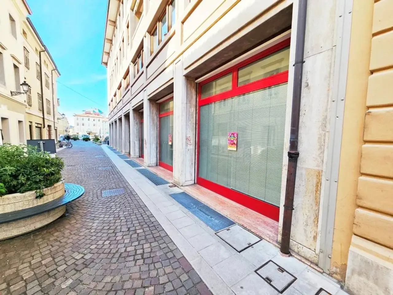Negozio in Via Mazzini 16, Gorizia, {3} - Foto 2