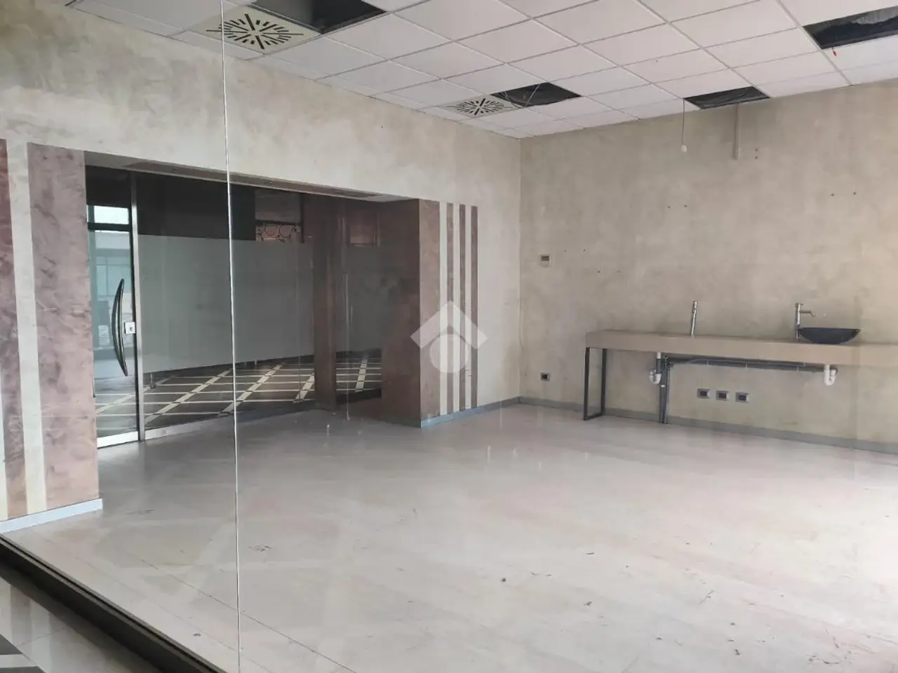 Negozio in Via Portogallo 1s, Villafranca Di Verona, {3} - Foto 1