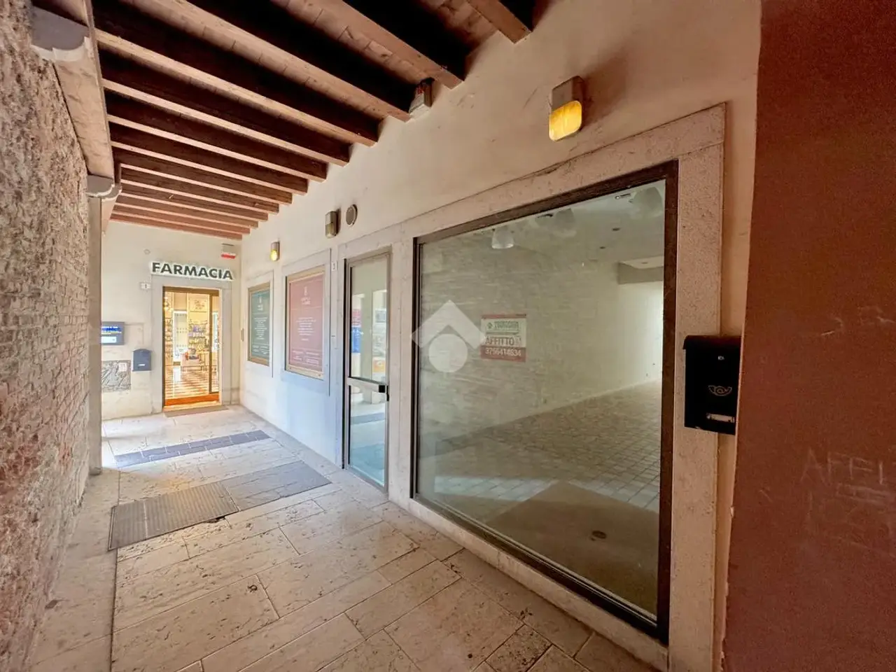 Negozio in Via F.M.Prefi 3, Castelfranco Veneto, {3} - Foto 2