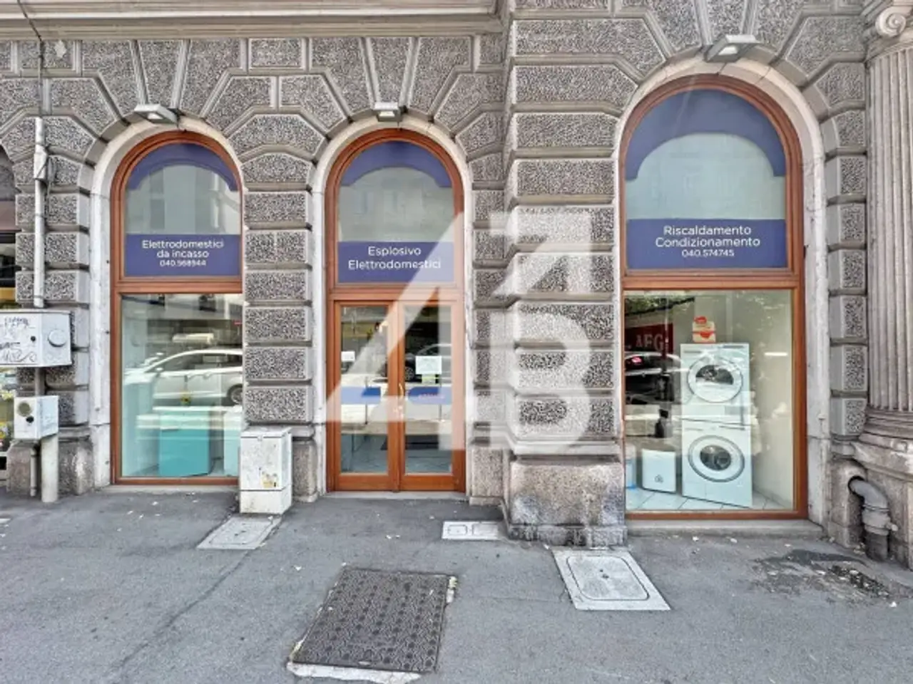 Negozio in Via Cesare Battisti 31, Trieste, {3} - Foto 1