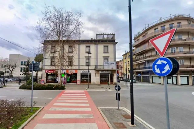 Negozio in Piazzale Cesare Battisti 42, Rimini - Foto 1