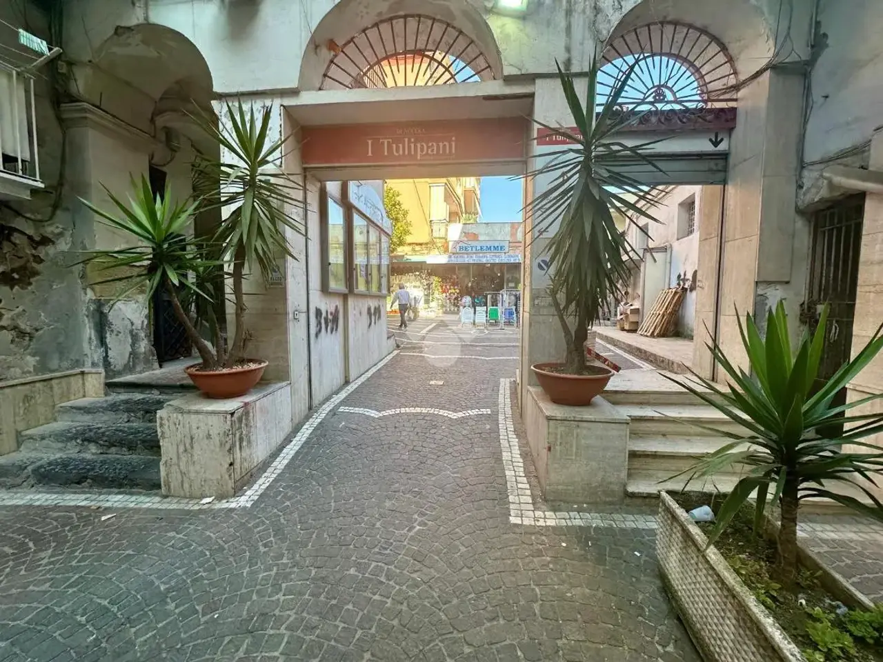 Negozio in Via Vittorio Emanuele III 46, Napoli, {3} - Foto 1