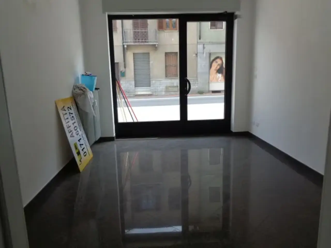 Negozio in Via Vittorio Veneto 3, Borgo San Dalmazzo, {3} - Foto 2