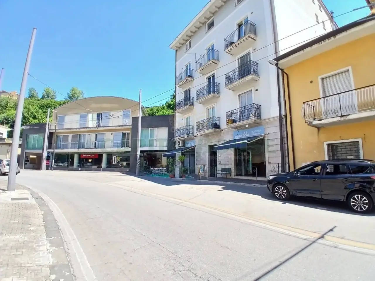 Esercizio commerciale in Via Circumvallazione 363, Avellino, {3} - Foto 1