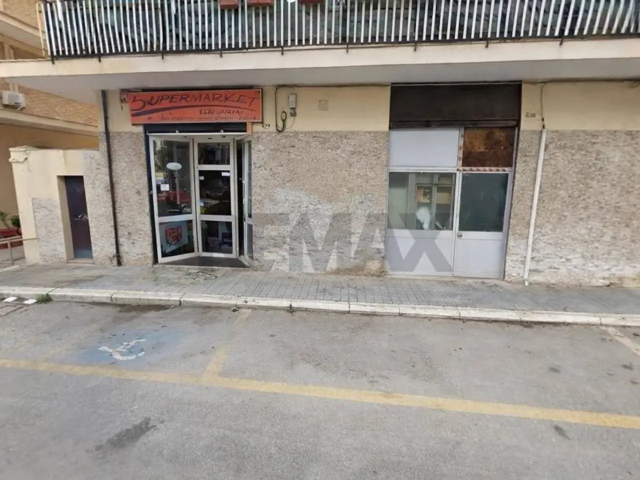 Negozio in Strada San Girolamo 2/15 - 16, Bari, {3} - Foto 1