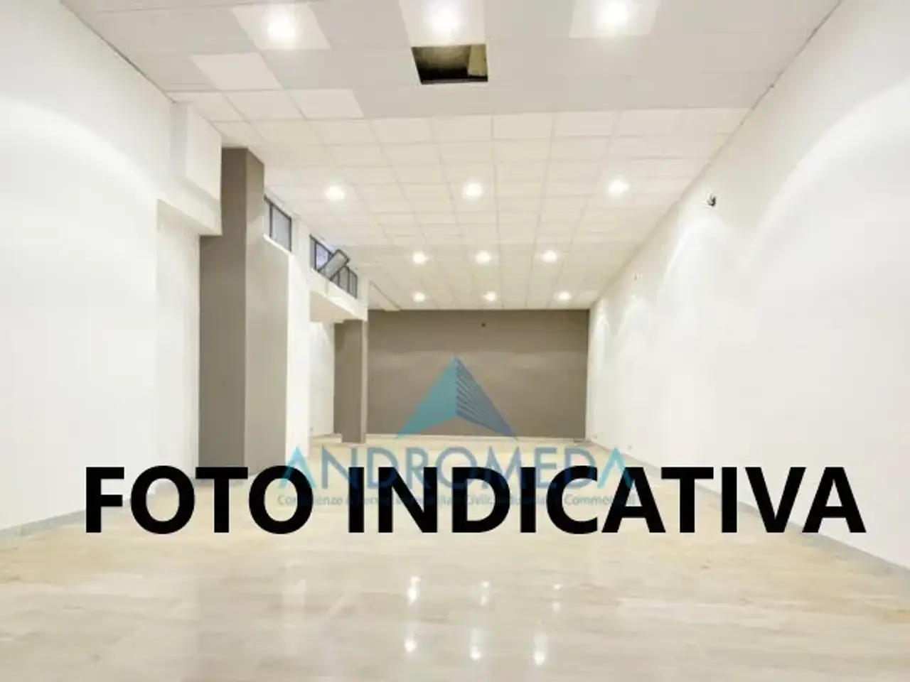 Palazzina commerciale in , Giugliano In Campania, {3} - Foto 1