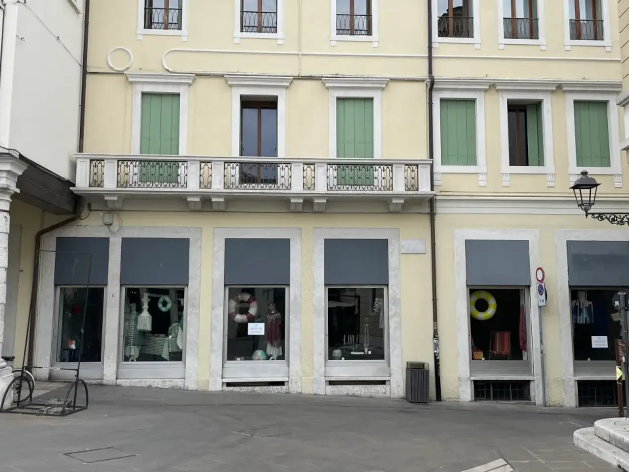 Negozio in Piazzotto Monte Vecchio, Bassano Del Grappa, {3} - Foto 2