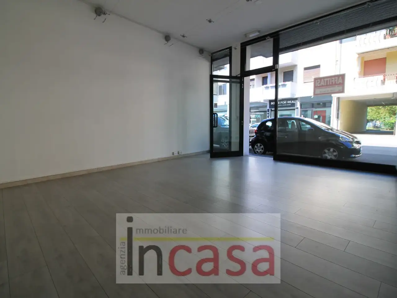 Negozio in Via Nazario Sauro, San Dona' Di Piave, {3} - Foto 1