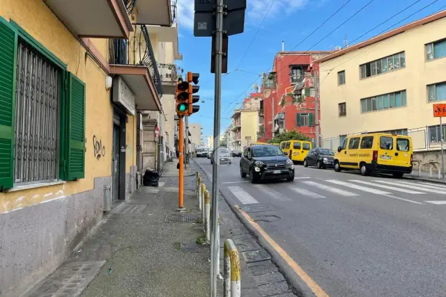 Negozio in Viale Colli Aminei 17, Napoli - Foto 1