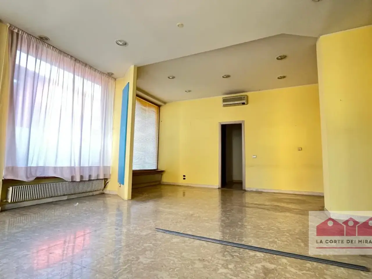 Negozio in Viale Battaglione Framarin 27, Vicenza, {3} - Foto 2