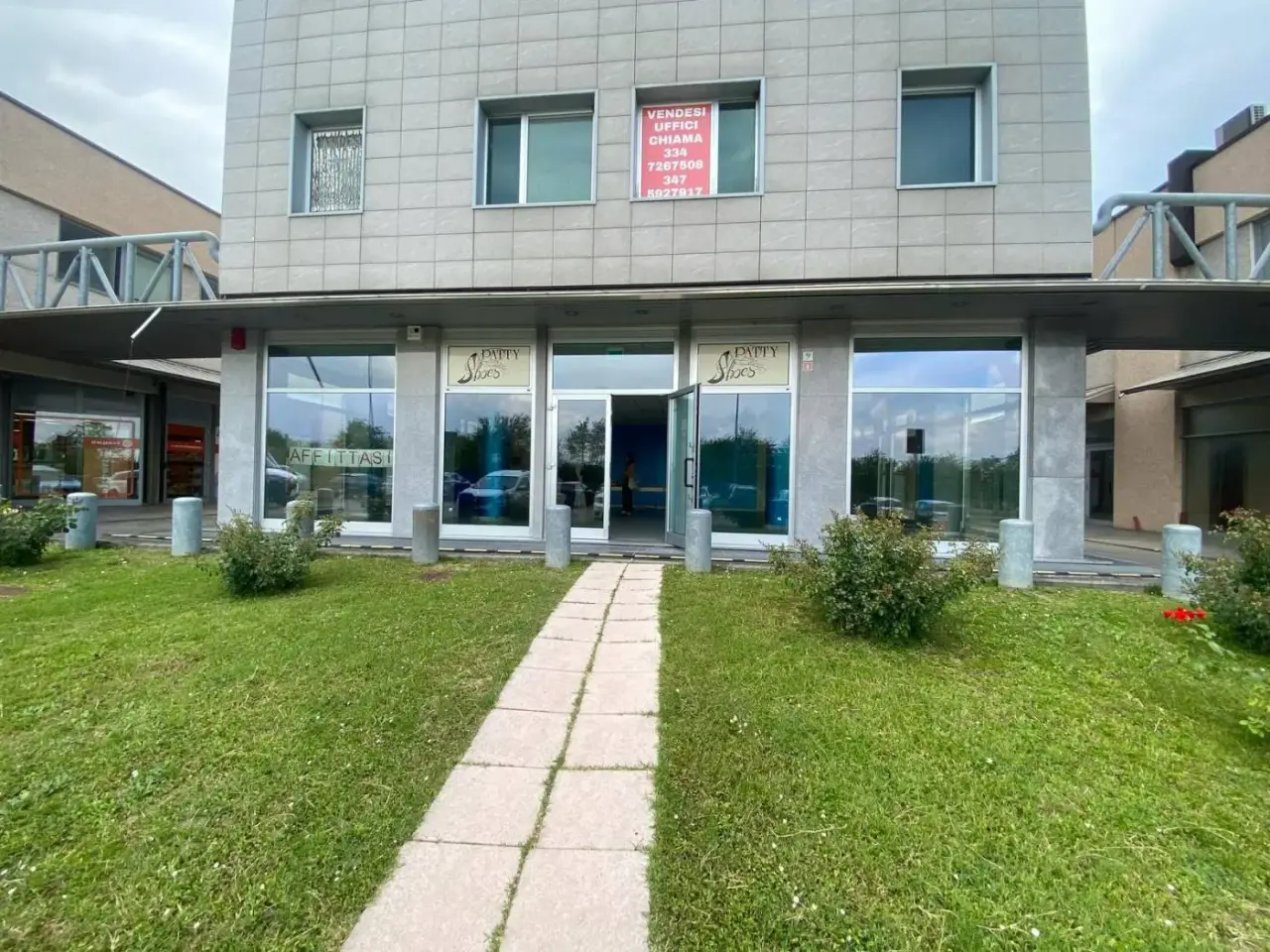 Locale commerciale in Rotonda Maestro Romano Gandolfi, Medesano, {3} - Foto 1