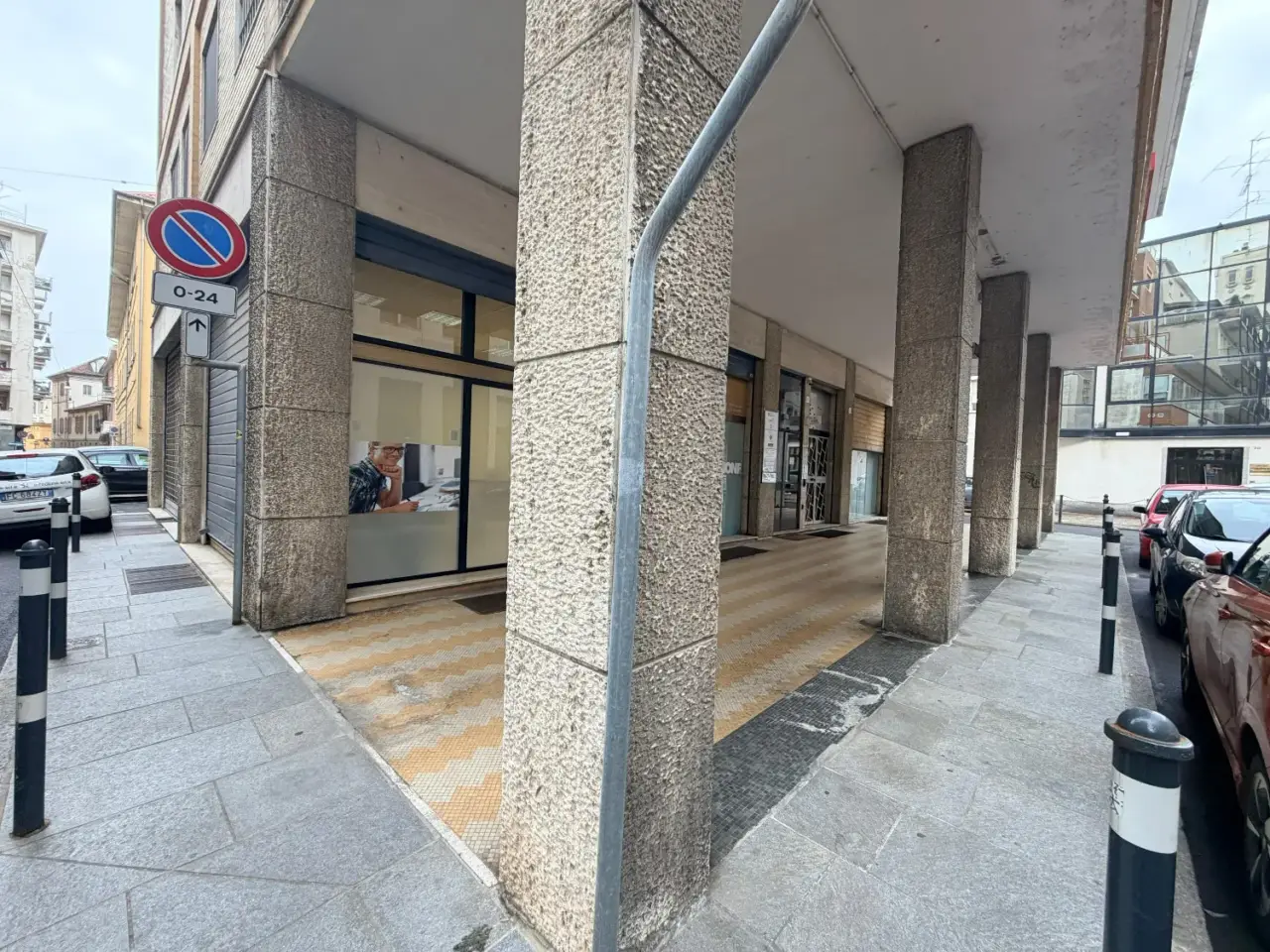 Negozio in Via Duchessa Iolanda 27, Vercelli, {3} - Foto 2