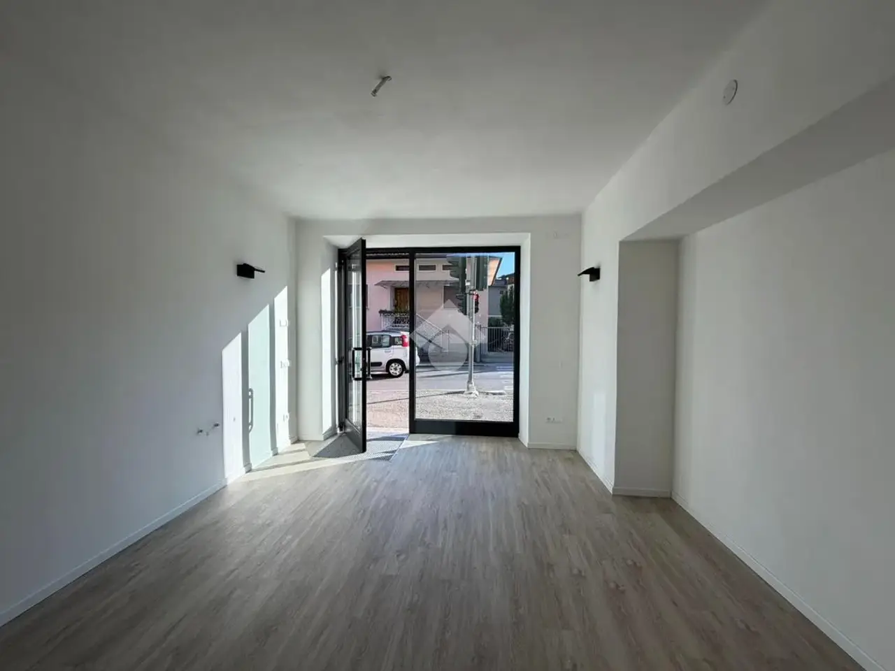 Negozio in Via Lagarina, Villa Lagarina, {3} - Foto 1