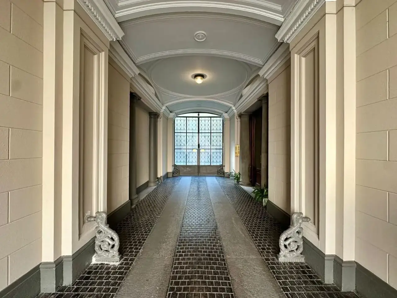 Negozio in Via Giuseppe Luigi Lagrange 40, Torino, {3} - Foto 1