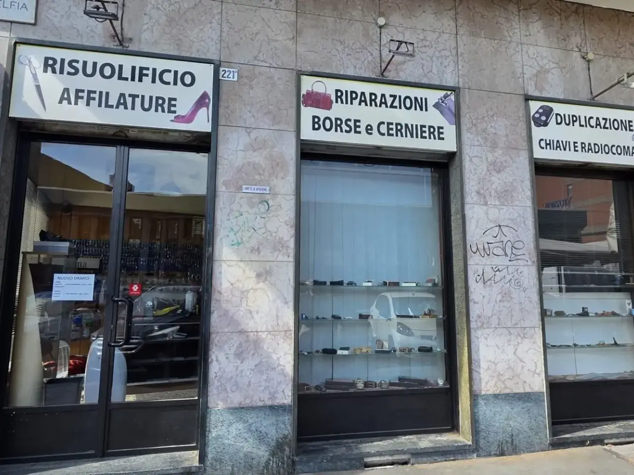 Negozio in Via Filadelfia 221, Torino, {3} - Foto 2
