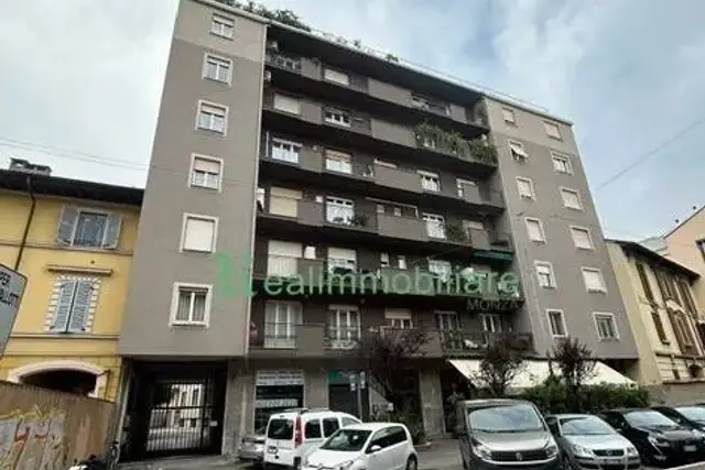 Geschäft in Via Alessandro Volta, Monza - Foto 1