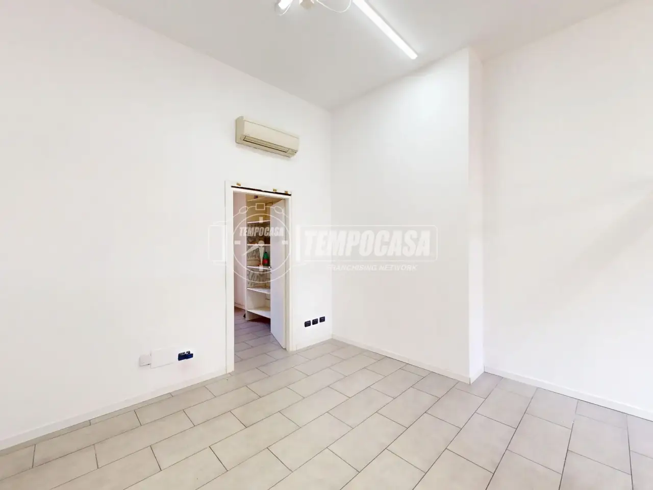 Negozio in Via Giovanni Frova 100, Cinisello Balsamo, {3} - Foto 1