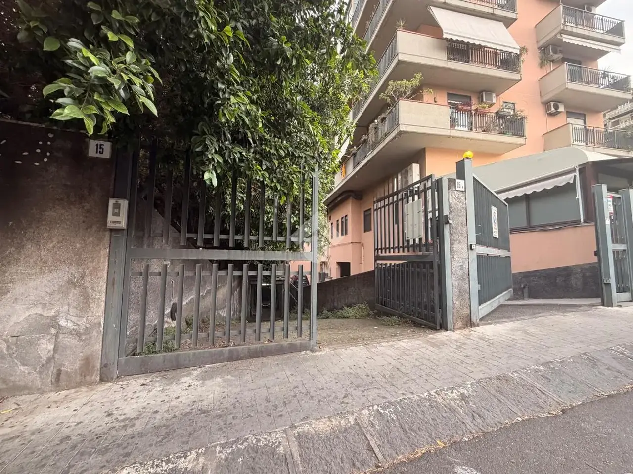 Magazzino in Via Gozzano 15, Catania, {3} - Foto 1