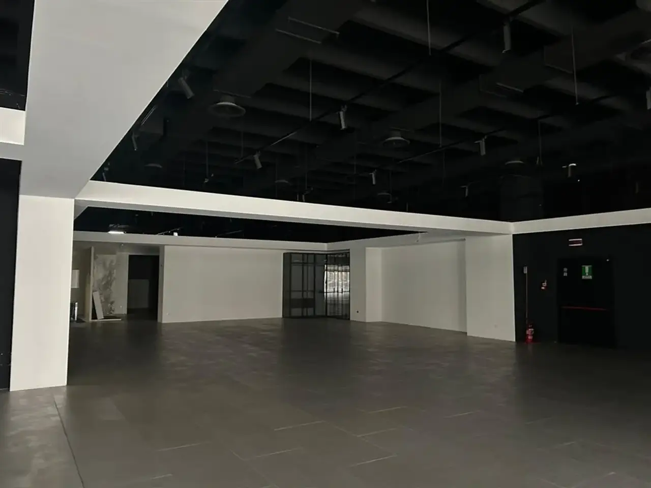 Locale commerciale in , Nova Milanese, {3} - Foto 1