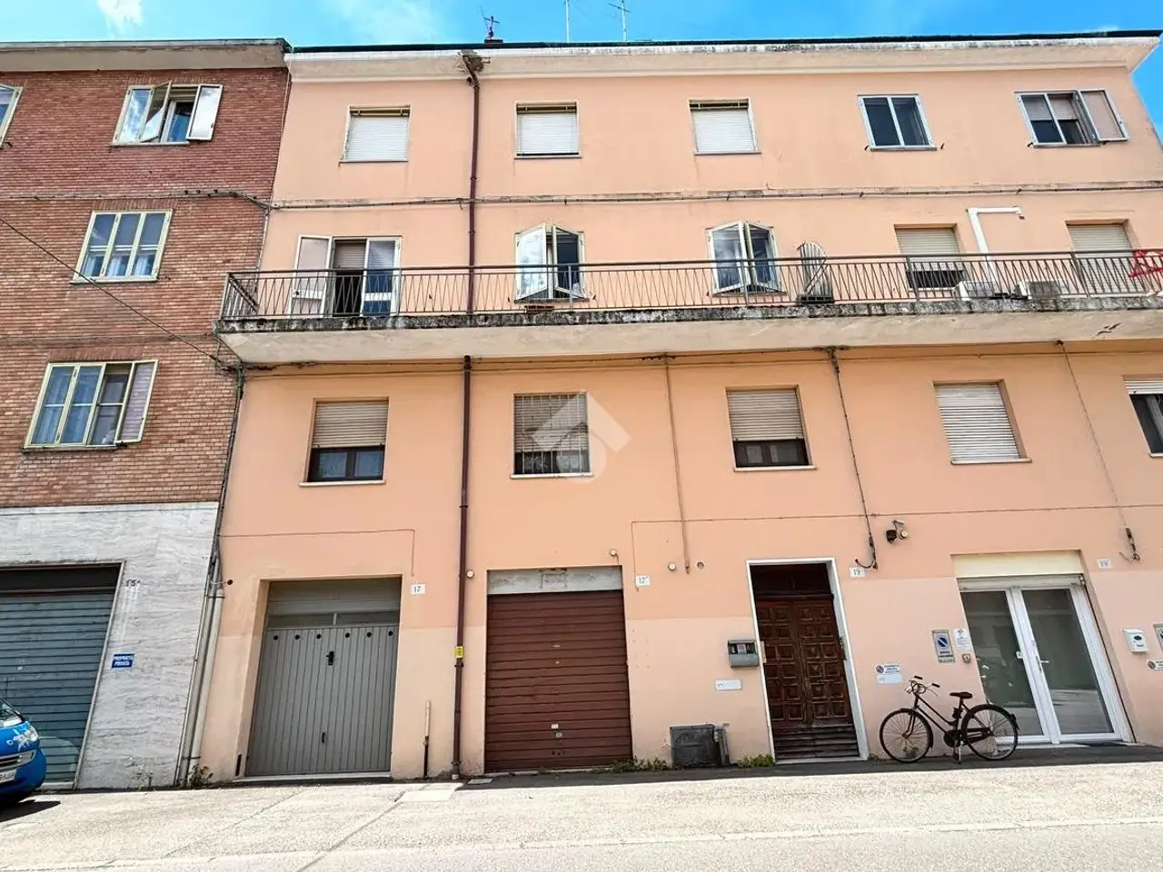 Negozio in Via Giovanni Bulgarelli 17, Ferrara, {3} - Foto 1