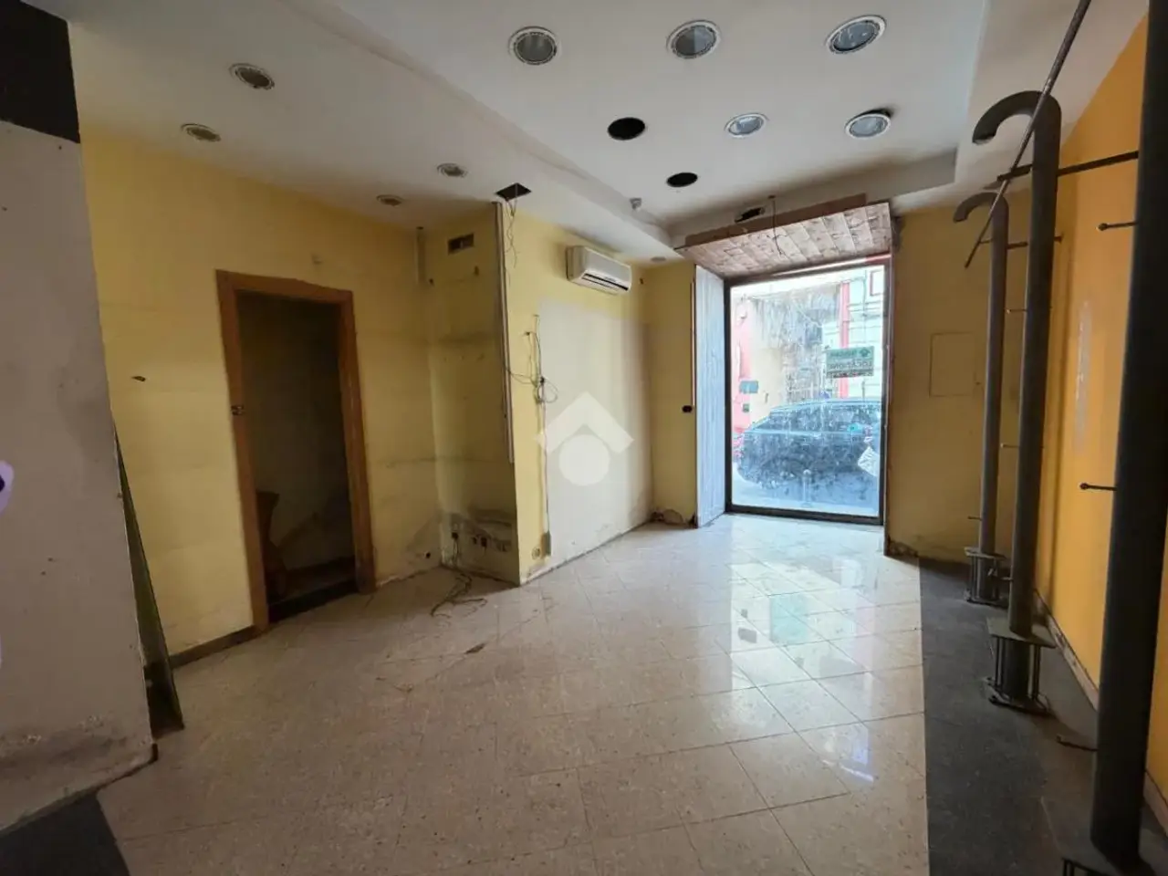 Negozio in Via Vincenzo Merolla 31, Marano Di Napoli, {3} - Foto 1