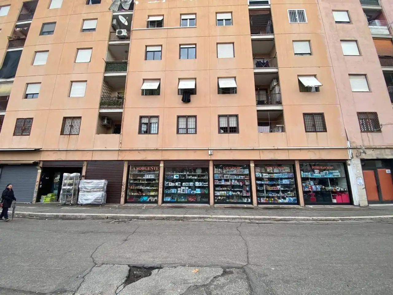Negozio in Via Amico Aspertini 235, Roma, {3} - Foto 1