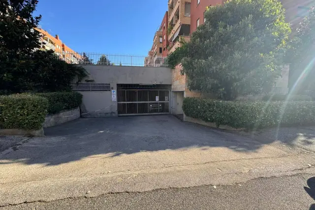 Autoparkplatz in Via Carlo Arturo Jemolo 296, Roma - Foto 1