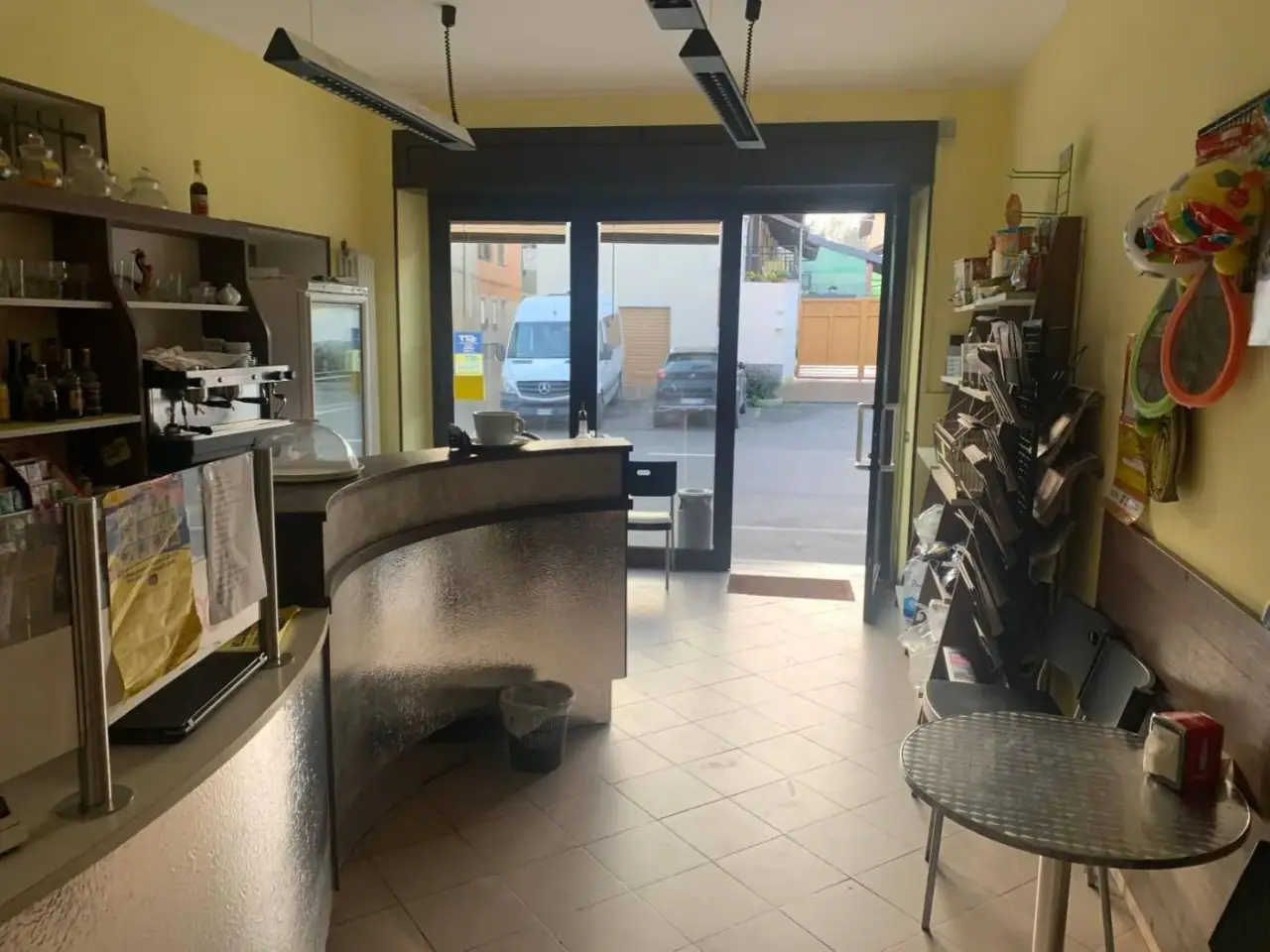 Esercizio commerciale in Piazza Colonnello C. Amione Vische, Vische, {3} - Foto 1