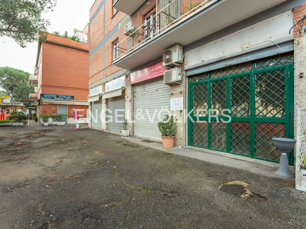 Abbigliamento in Viale dell'Esercito, Roma, {3} - Foto 2