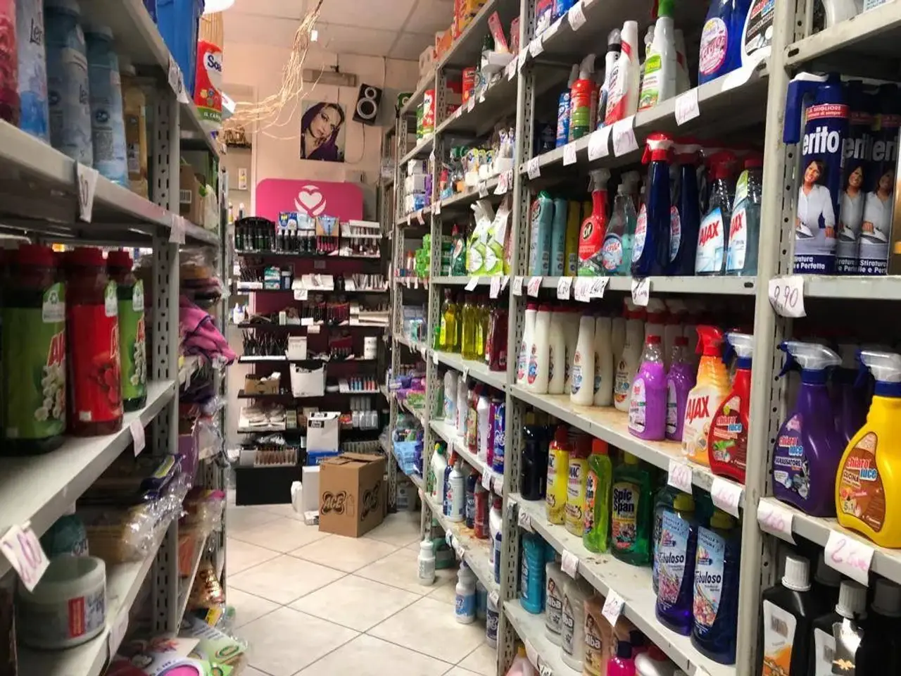 Locale commerciale in Via 4 Novembre, Marano Di Napoli, {3} - Foto 1