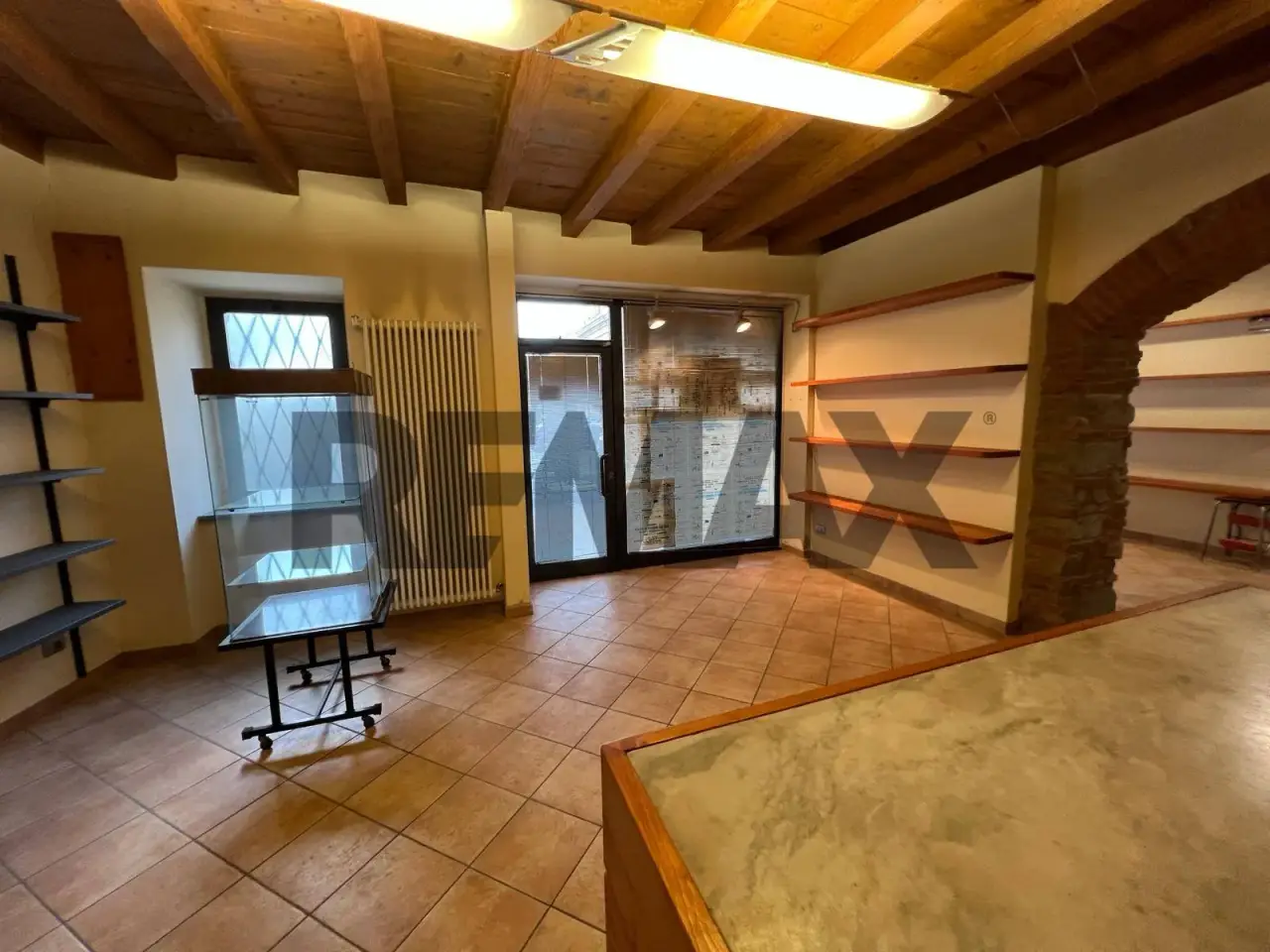 Negozio in Piazza Vittorio Veneto 7, Brembate Di Sopra, {3} - Foto 2