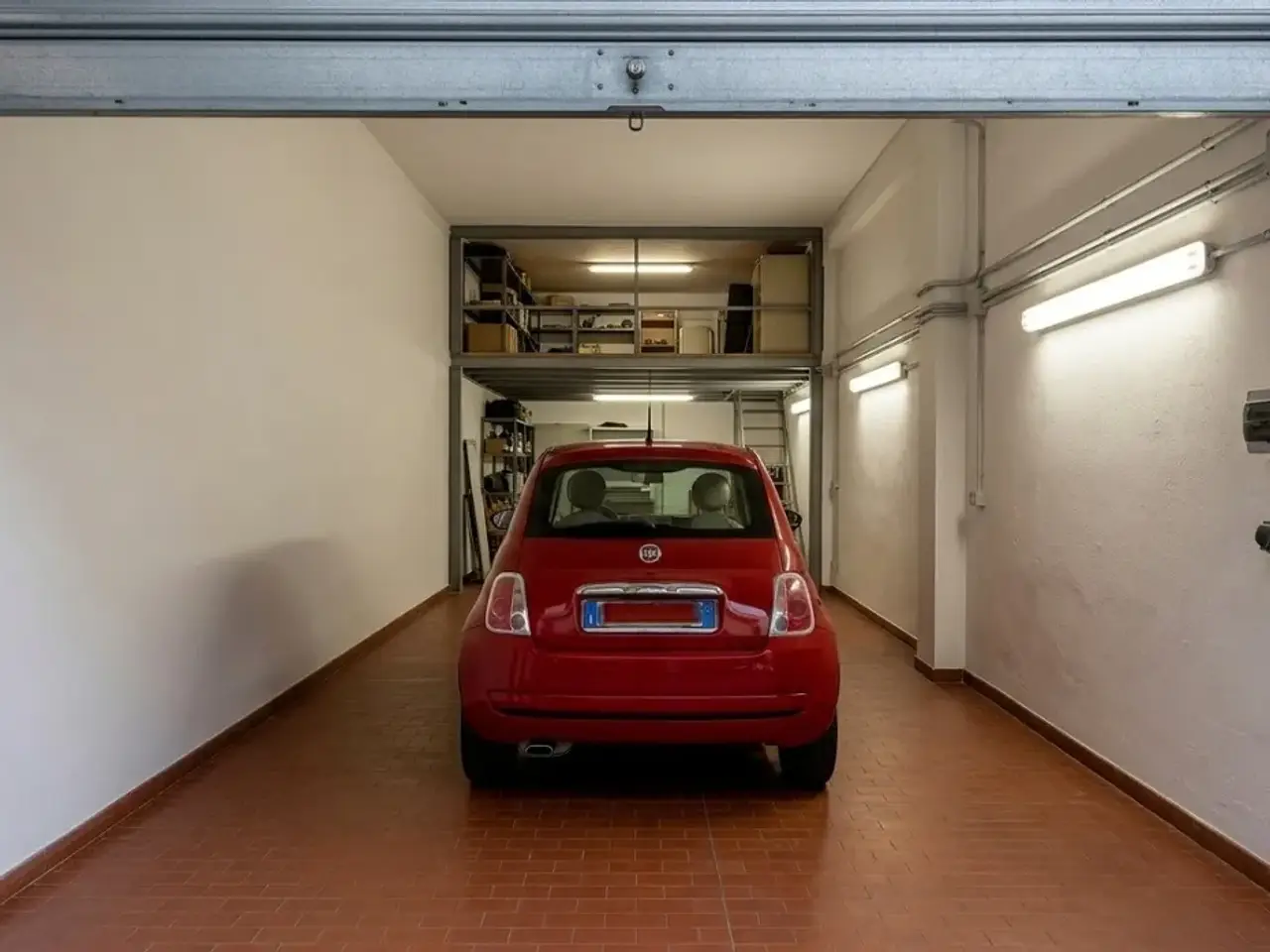 Parcheggio chiuso in Via Antonino Corsaro 4, Camporotondo Etneo, {3} - Foto 1