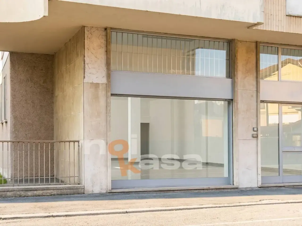Negozio in Via Genova 28, Busto Arsizio, {3} - Foto 1