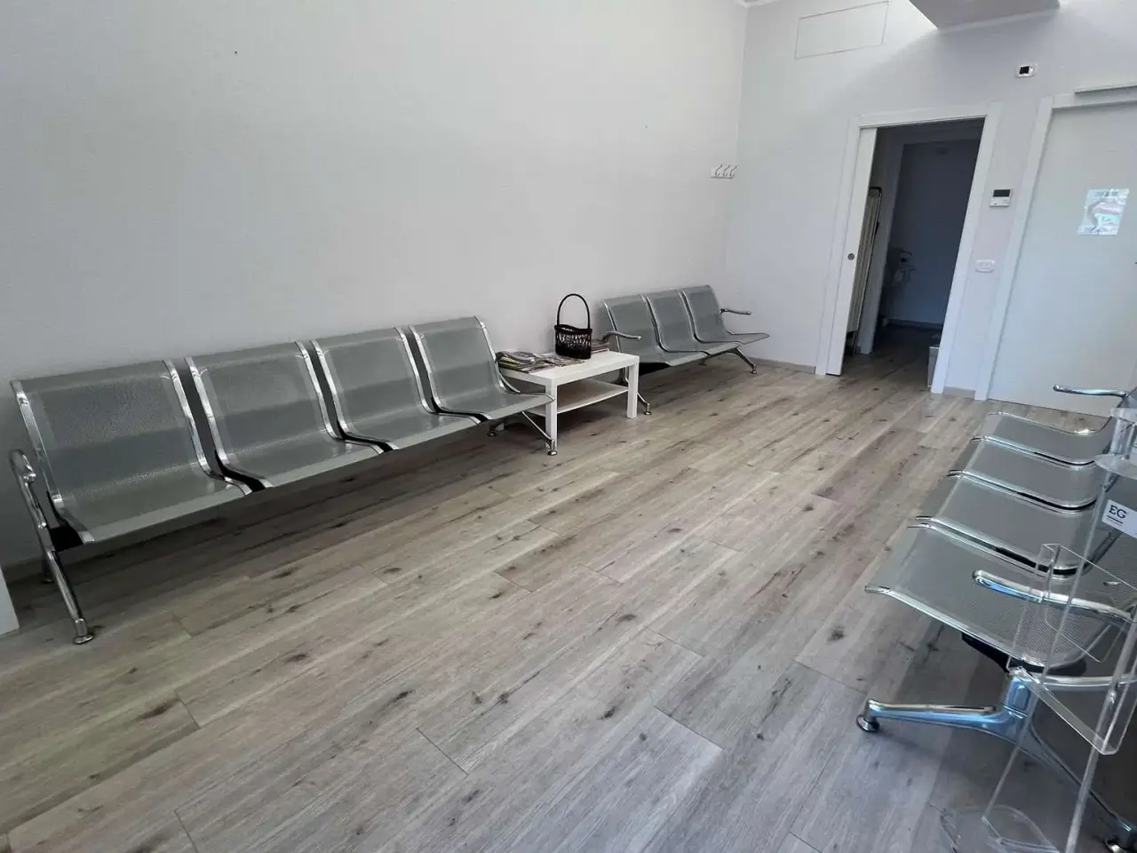 Negozio in Via V. Veneto 20, Azzate, {3} - Foto 2